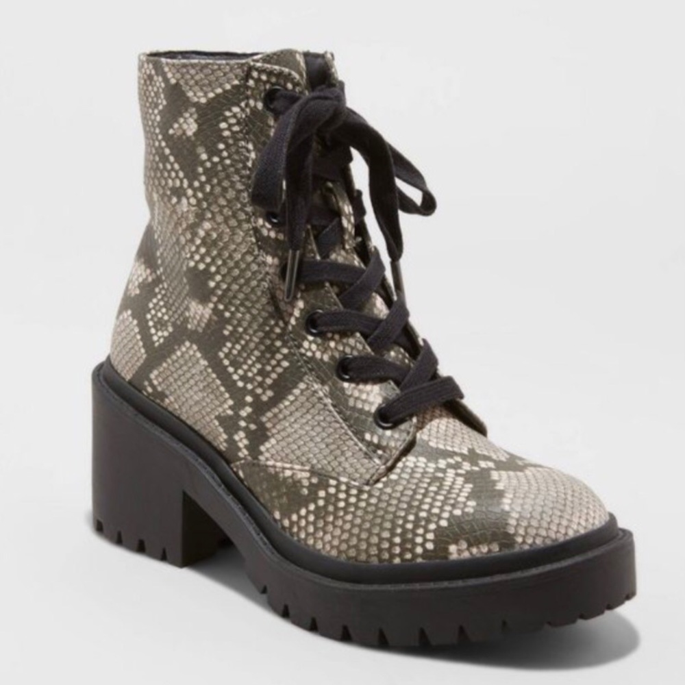 ⭐️ NIB BRIE COMBAT BOOT